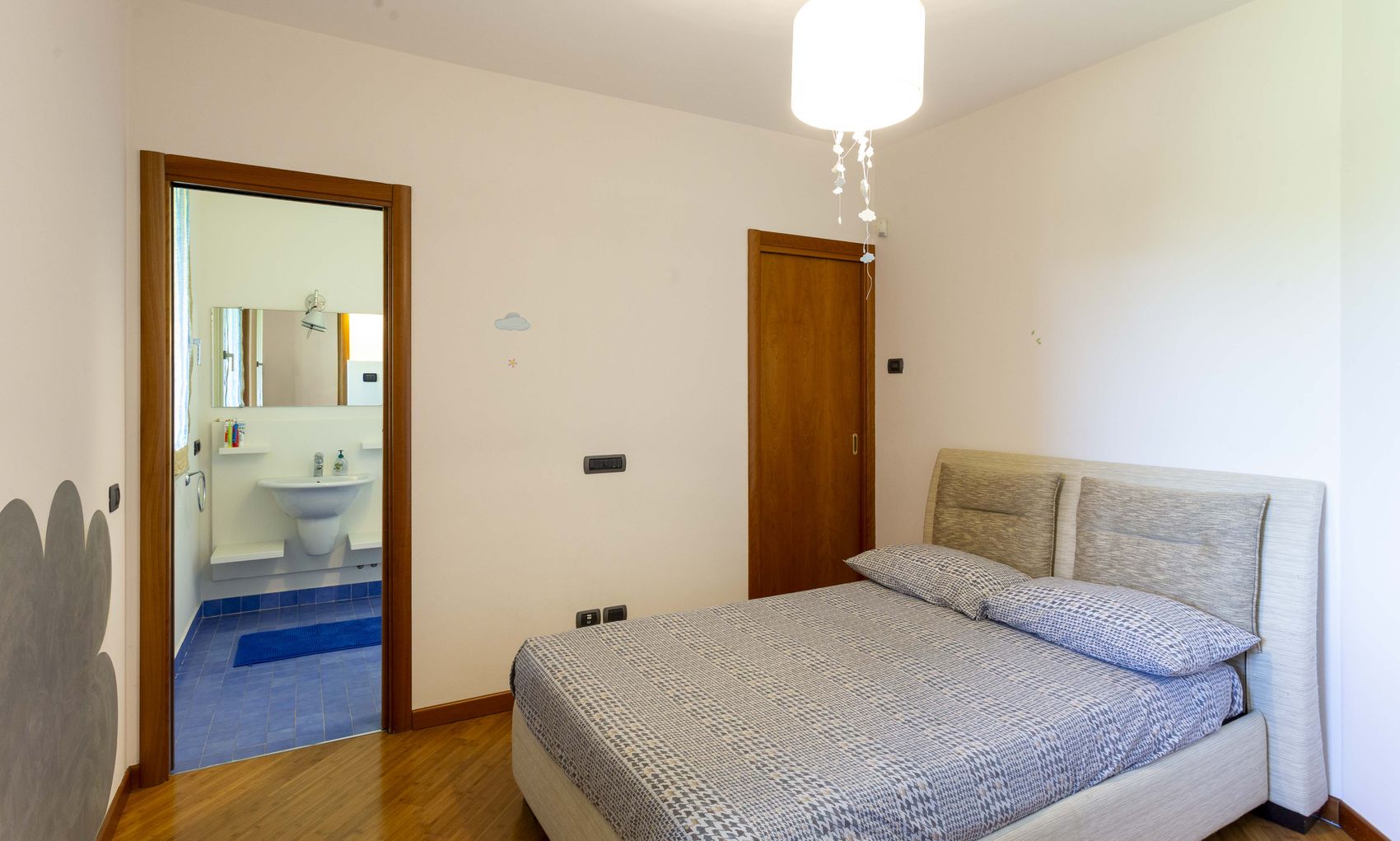 The children's room, with its own bathroom and a walk-in wardrobe behind the closed door